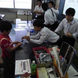本郷中学高等学校の本郷祭、模型の植樹でプレゼントツリーへ寄附