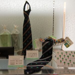 プランタン銀座さんでプレゼントツリー・ネクタイ販売してます！